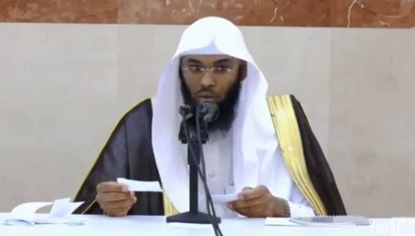 Σαουδάραβας ιμάμης: Αν η Γη γύριζε τότε το αεροπλάνο θα στεκόταν και η Κίνα θα ερχόταν σε αυτο