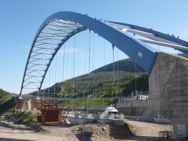 Διακοπές της κυκλοφορίας για ένα μήνα στην παράκαμψη του Παραδείσια - Τσακώνα