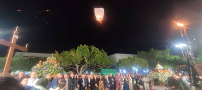 Κυπαρισσία: Κατάνυξη στην περιφορά των Επιταφίων - Εντυπωσίασαν οι γλόμποι (βίντεο-φωτογραφίες)