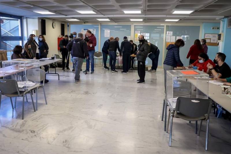 Εκλογές ΚΙΝΑΛ: Πολύ μεγάλη προσέλευση στις κάλπες - Ανοιχτό ενδεχόμενο παράτασης σε εκλογικά τμήματα (Βίντεο)