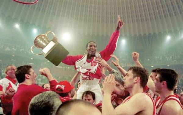 Ο Ντέιβιντ Ρίβερς αποκλειστικά στην "Ε" για το αθλητικό καμπ στην Costa Navarino