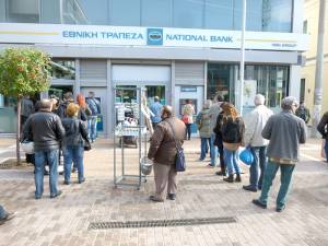 Ουρές στις τράπεζες για φόρους και τέλη
