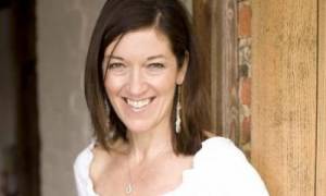 Για την παρουσίαση του νέου της βιβλίου: Η συγγραφέας του "Νησιού" Victoria Hislop στην Costa Navarino