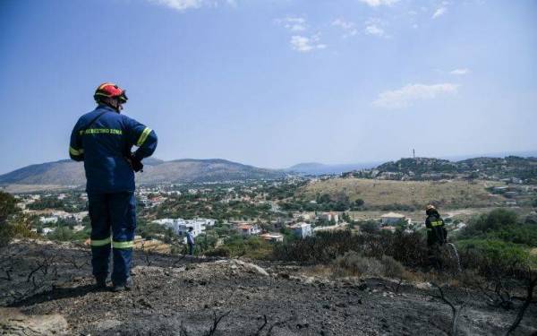 Υπό μερικό έλεγχο η φωτιά στην Αρχαία Κόρινθο
