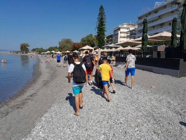 Η παραλία της Καλαμάτας ένα απέραντο σταχτοδοχείο
