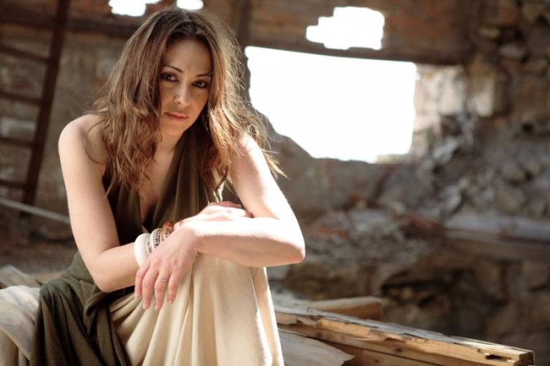 Η Μελίνα Ασλανίδου στη Μάνη