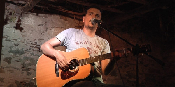 Ο Μανώλης Φάμελος στο "Αερικό" (βίντεο)