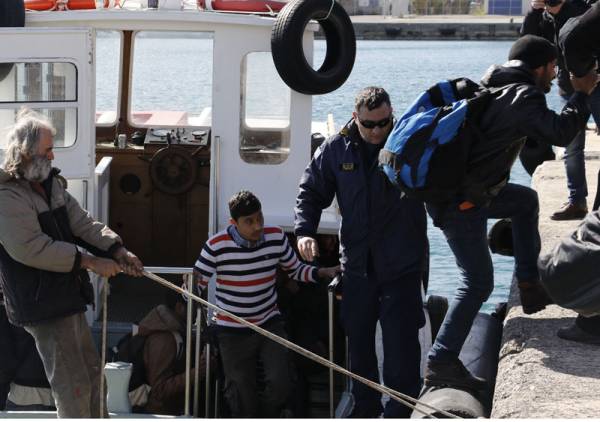 Από τον Νίκα στην κυβέρνηση το μπαλάκι για τους μετανάστες