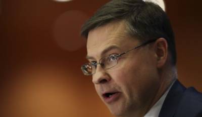 Ντομπρόφσκις: "Καταδικάζω τις παρακολουθήσεις, έχουμε ζητήσει εξηγήσεις από την ελληνική κυβέρνηση"