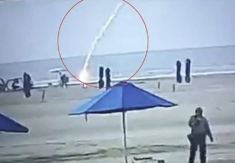 Κεραυνός χτύπησε και σκότωσε ακαριαία γυναίκα σε παραλία της Κολομβίας (Βίντεο)