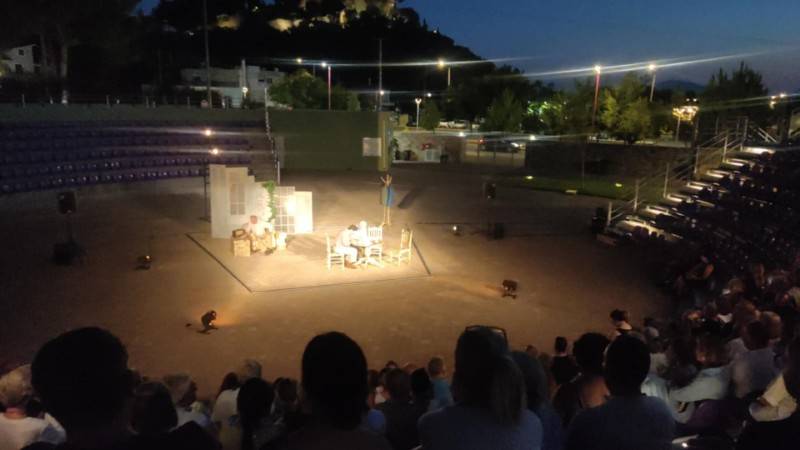 Θετικές κριτικές για τις «Δάφνες και πικροδάφνες»