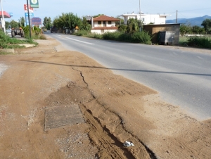 Ποτάμι λάσπης η έξοδος της Μεσσήνης προς το Μαυρομμάτι