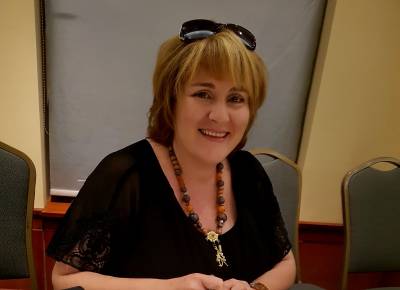 Η Μεσσήνια Εύα Σταματοπούλου στην &quot;Ε&quot;: «Η ποίηση αποθεώνει τον έρωτα και οπλίζει τη μνήμη με ανάσες»