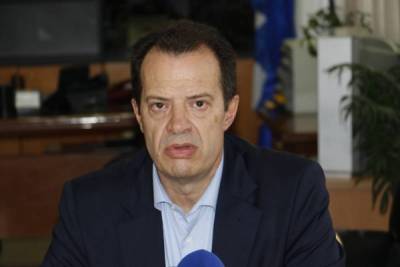 Δέδες κατά Τατούλη: “Ο λόγος του συμβόλαιο πολιτικής εξαπάτησης”