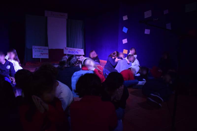 Εκπαιδευτήρια “Μπουγά”: Συγκίνησαν οι μαθητές ρωτώντας κι εξηγώντας «Τι θα πει παιδί»