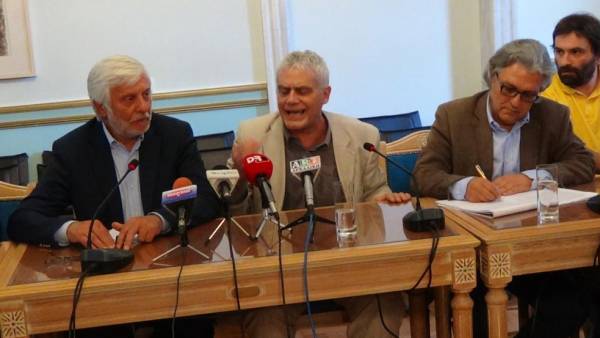 Καυγάς Τσιρώνη - Τατούλη για τα σκουπίδια της Πελοποννήσου