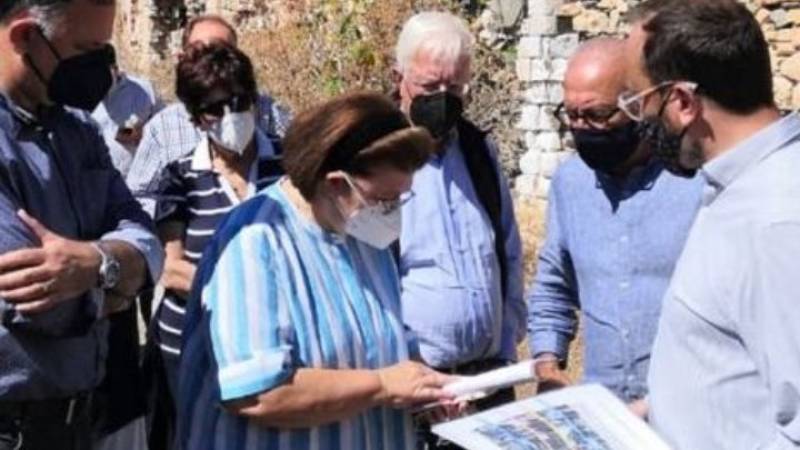 Επίσκεψη Μενδώνη στη Σύρο