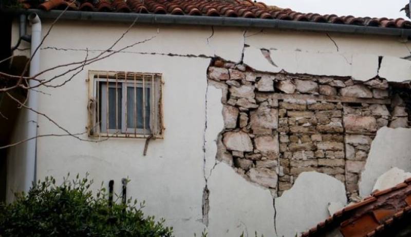 Τέμπη: Σε γυναίκα ανήκει ο σκελετός που βρέθηκε σε τοίχο μαζί με λάμα (βίντεο)