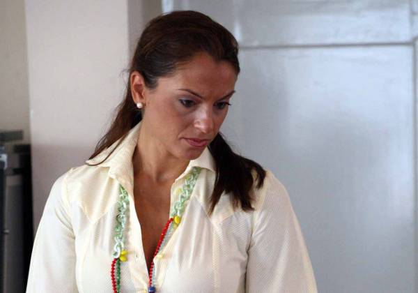 Ιστορίες πολιτικής τρέλας με την Εύη Τατούλη