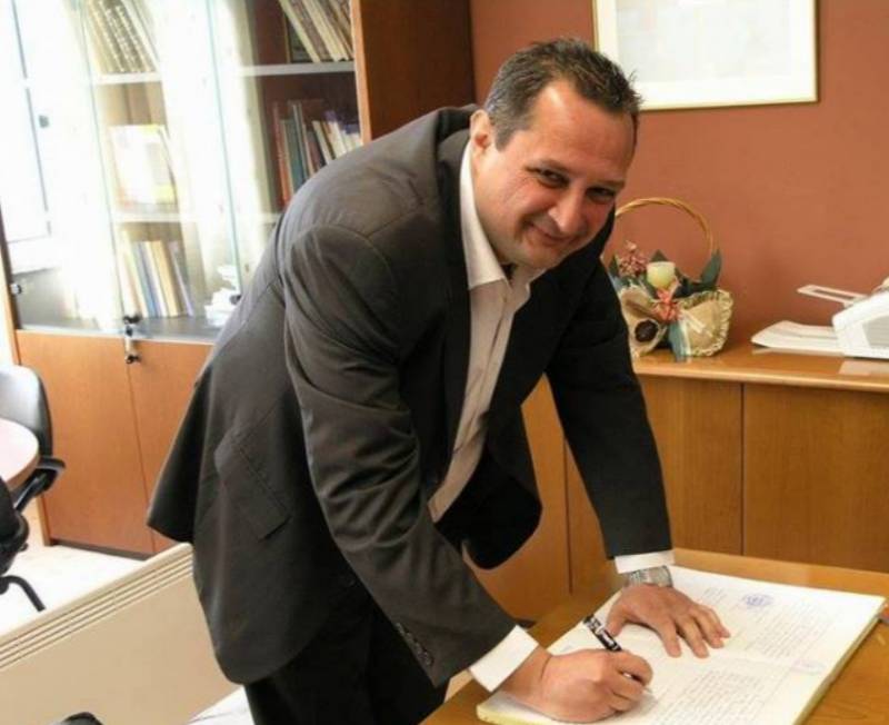 Διεύθυνση Εκπαίδευσης Πελοποννήσου: Απολογισμός και ευχαριστίες από Παναγιώτη Πετρόπουλο, παρέδωσε στον Δημήτρη Οικονομόπουλο