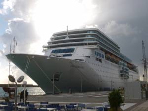 Ακόμα 1.372 επιβάτες έφερε σήμερα στην Καλαματα το Costa Neoromantica (φωτογραφίες)