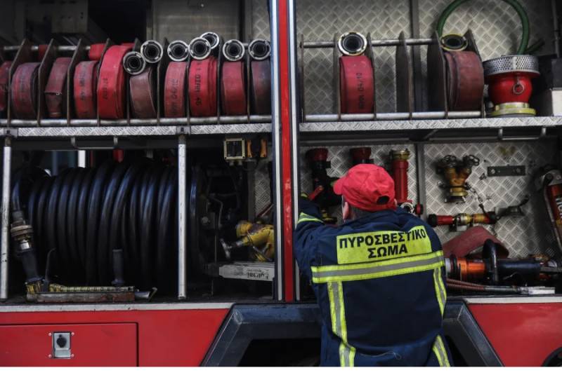 Πυρκαγιά σε εγκαταλελειμμένο κτήριο στην Καλαμαριά - Βρέθηκε απανθρακωμένη σορός άνδρα