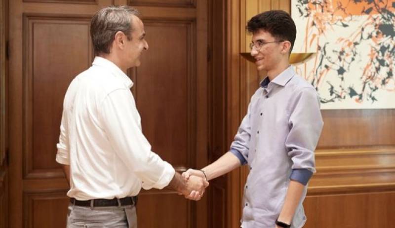 Συνάντηση τον αριστούχο Ιρανό πρόσφυγα ο Μητσοτάκης: "Η Ελλάδα είναι ανοιχτή για όσους θέλουν να ενσωματωθούν"