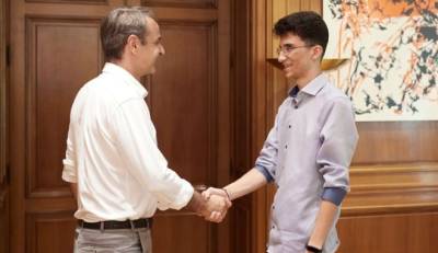 Συνάντηση τον αριστούχο Ιρανό πρόσφυγα ο Μητσοτάκης: "Η Ελλάδα είναι ανοιχτή για όσους θέλουν να ενσωματωθούν"