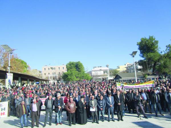 Τι γυρεύει η Εύη Τατούλη δίπλα στο Θανάση Πετράκο;