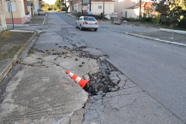 Επικίνδυνες παγίδες στους δρόμους της Κυπαρισσίας
