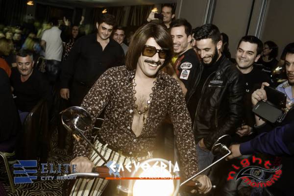 Χορός και γέλιο στο "Elite Blue Center" με τον Τonis Sfinos