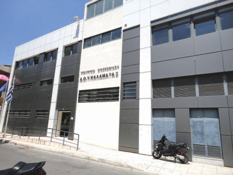 Τρίωρη στάση εργασίας στις ΔΟΥ