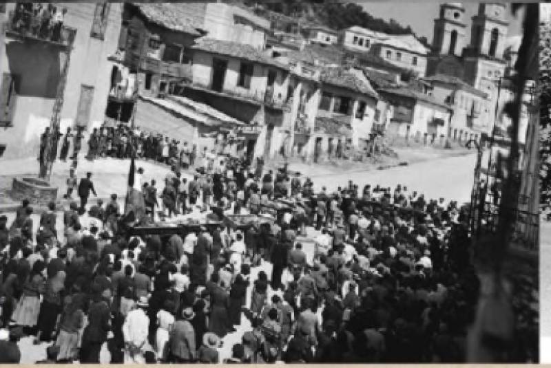 Ιστορικός περίπατός του ΚΚΕ στην Καλαμάτα