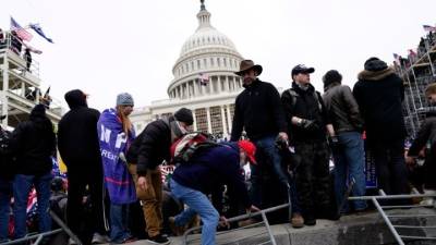 Επίθεση στο Καπιτώλιο: Ο Τραμπ «στο επίκεντρο» της «απόπειρας πραξικοπήματος στις ΗΠΑ»