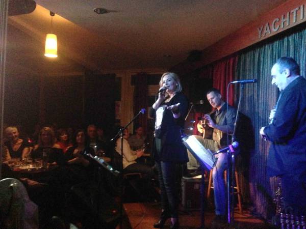 Η Ρίτα Αντωνοπούλου "ταξίδεψε" την Καλαμάτα (βίντεο)