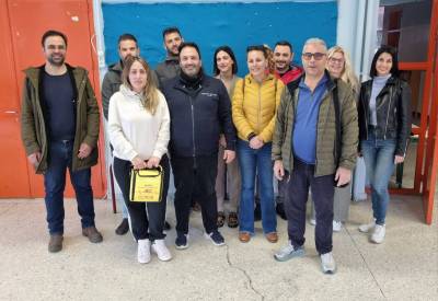 Δωρεά απινιδωτή στο 24ο Δημοτικό Καλαμάτας (βίντεο)