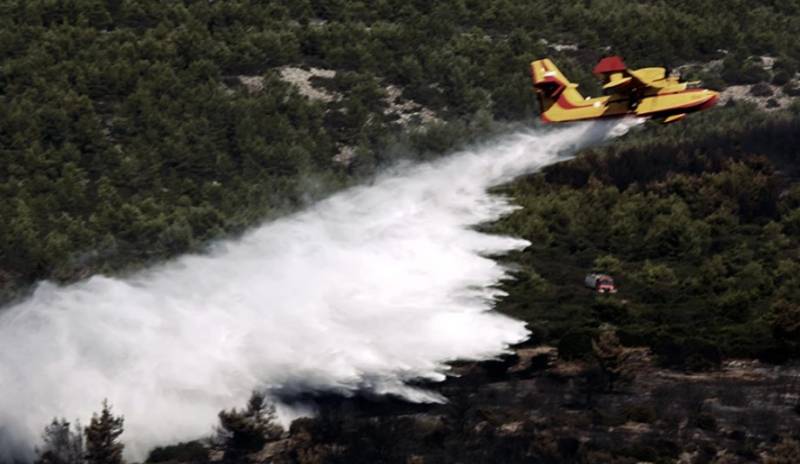 Μεγάλη φωτιά στη Ρόδο - Απειλεί σπίτια