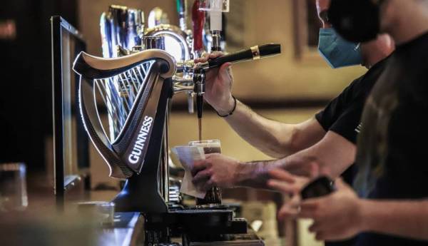 Η ΕΛΣΤΑΤ για όλη την Ελλάδα: Η Μεσσηνία στο μισό τζίρο σε εστίαση και καταλύματα