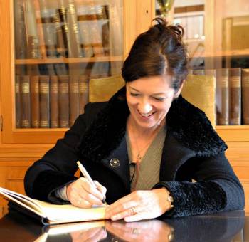 Η συγγραφέας του "Νησιού" στην Costa Navarino