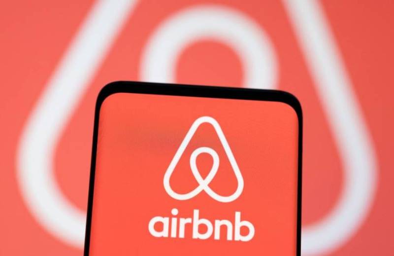 Airbnb: Τι αλλάζει στις χρεώσεις και στα πρόστιμα (Βίντεο)