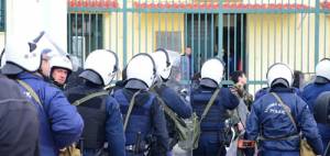 Εξέγερση αλλοδαπών και επέμβαση των ΜΑΤ στην Κόρινθο