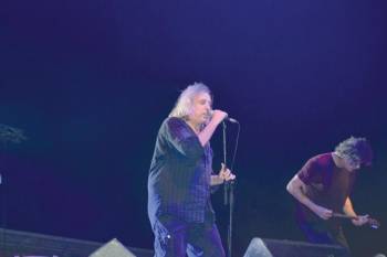 Ξεσήκωσε το κοινό της Κυπαρισσίας ο Γιάννης Αγγελάκας