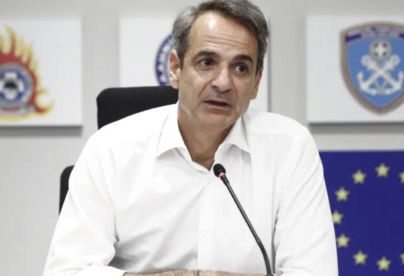 Στο Συντονιστικό Κέντρο Επιχειρήσεων ο Κυριάκος Μητσοτάκης για την εξέλιξη των πυρκαγιών