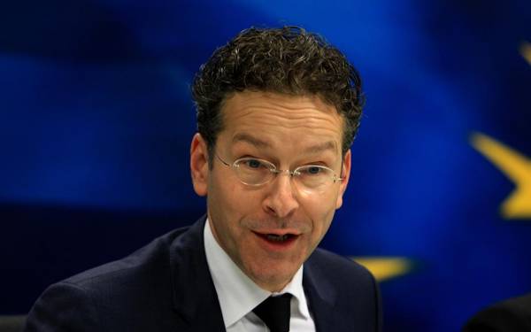 Ντάισελμπλουμ: Ο Τσίπρας πρέπει να πάρει αποφάσεις που δεν αρέσουν, αλλά δίνουν προοπτική