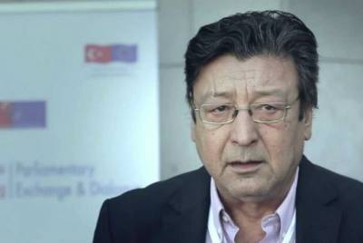 «Έφυγε» ο καθηγητής Βασίλης Καρύδης