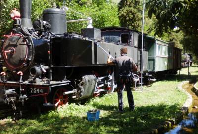 Οι μπαμπούλες να φυλάνε τα τρένα