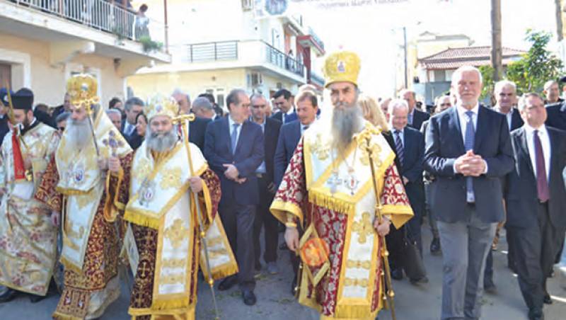 Η λιτανεία βγάζει δήμαρχο και ο εσπερινός... περιφερειάρχη