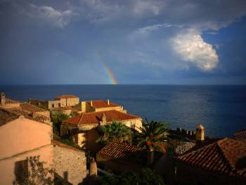 «Ελληνικό Πανόραμα» και «Lakonistas» σε αναζήτηση του DNA της Μονεμβασιάς