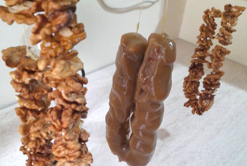 Εκλεκτά γλυκά κεράσματα από μούστο - Συνταγή της Ξένης Ηλιοπούλου