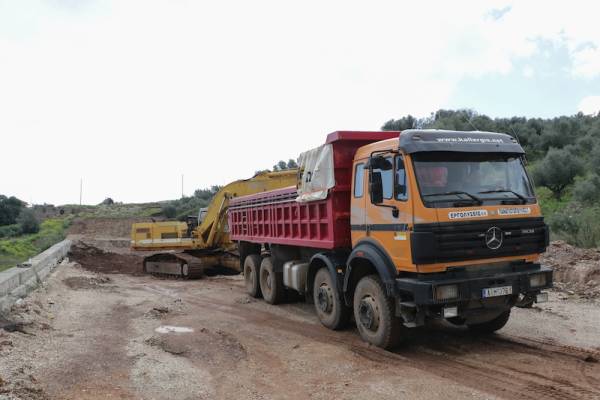 Με μηχανικά μέσα η διάνοιξη της σήραγγας στο Πεταλίδι